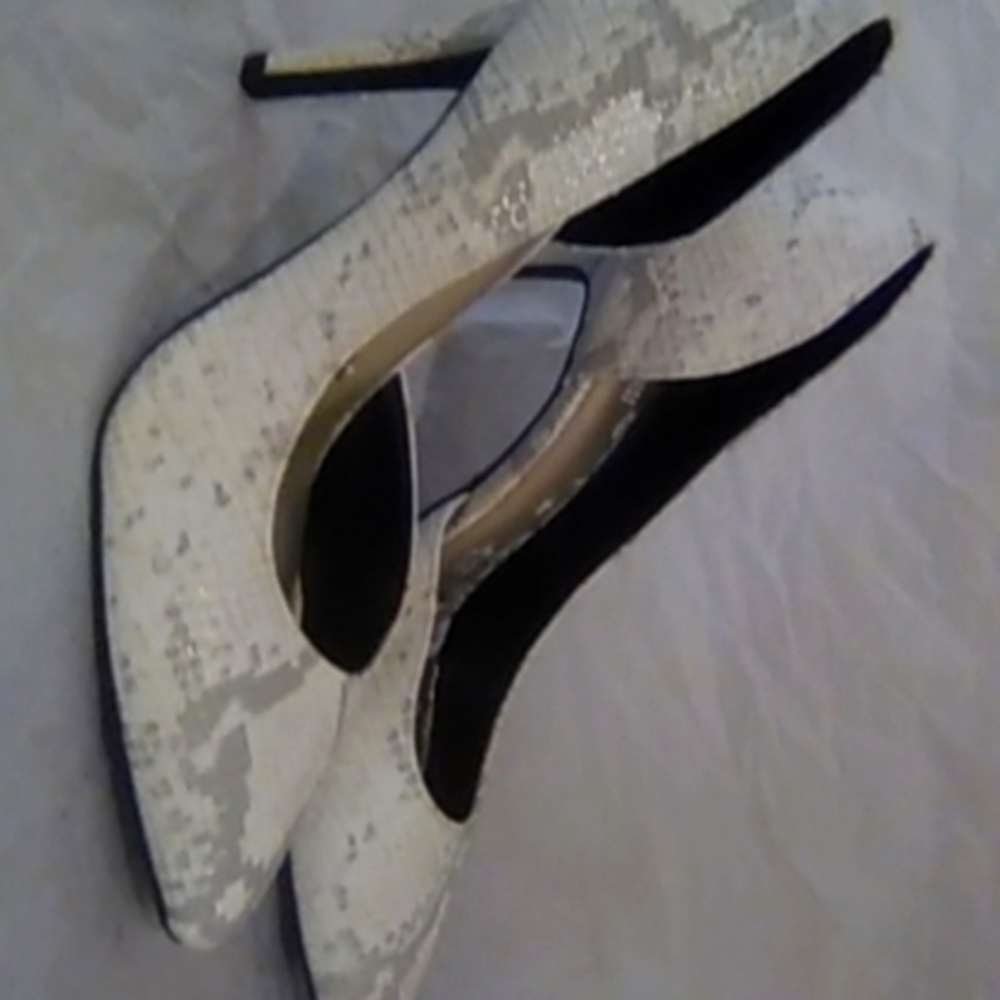 High heel shoes. Poshmark payment rules only. Leather snake design.